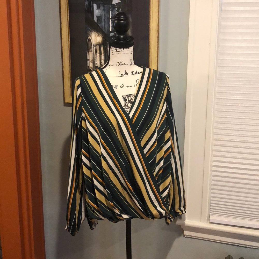 Gilli Striped Long-Sleeve V-Neck Tunic Blouse